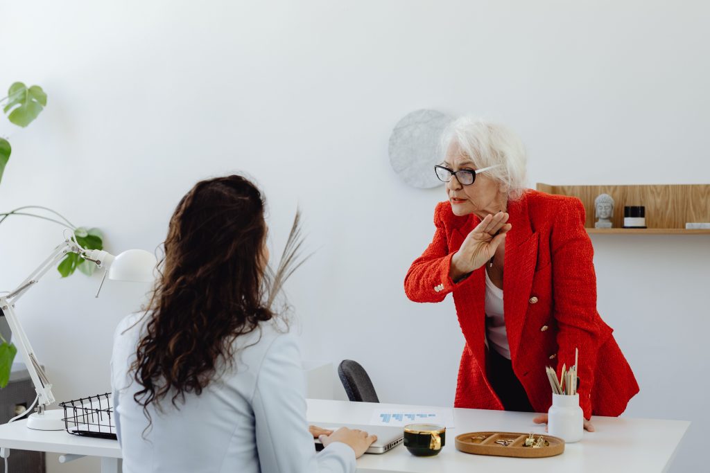 how to handle aggressive behavior in dementia